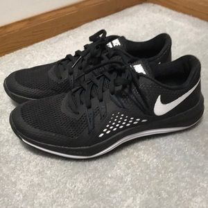 Nike Lunar Exceed TR shoes